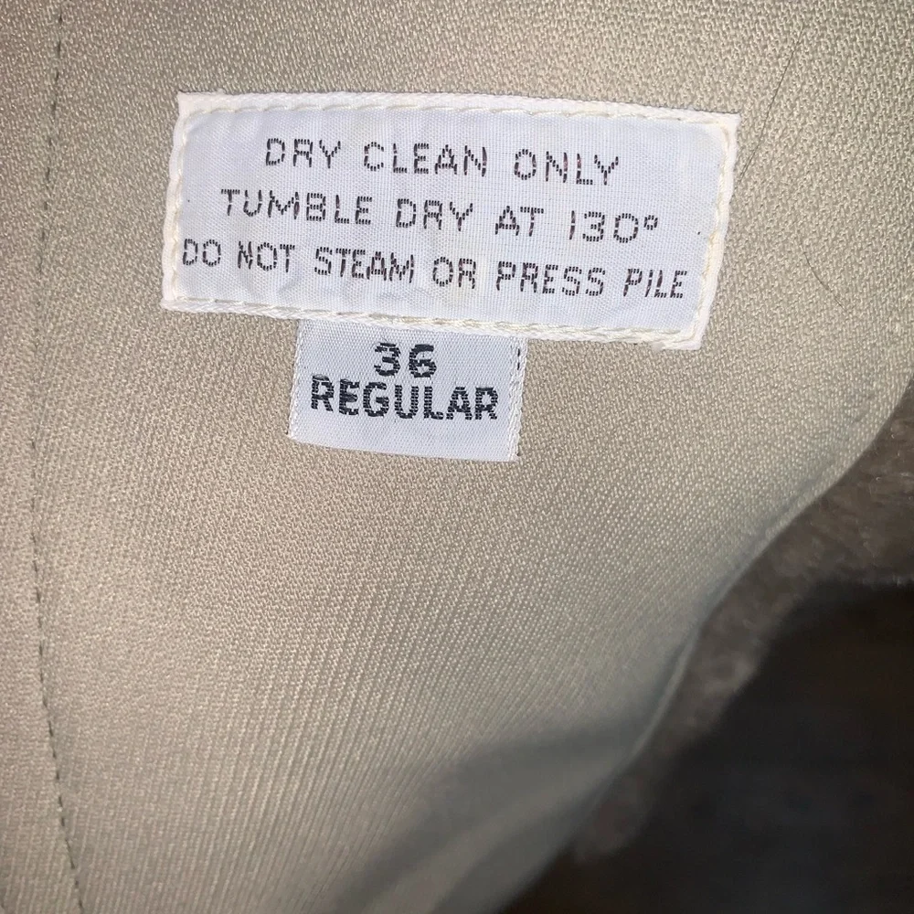 Elegant Gray Coat with Faux Fur Collar - Picture 6 of 7